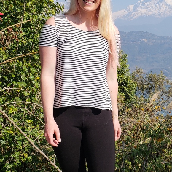 STRIPED BLACK AND WHITE TOP - Picture 2 of 3